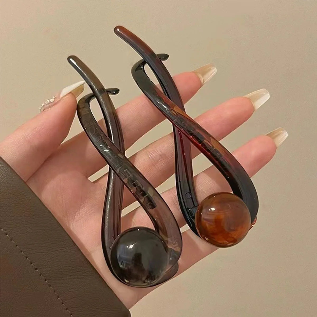 Elegante pinza para el cabello con diseño de cuentas acrílicas y perlas de imitación, accesorio elegante para el cabello de mujer.