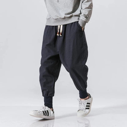Cós elástico liso, estilo jogger, caimento solto, virilha baixa
